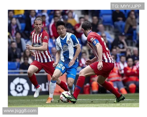 深圳足球队在邀请赛中以100分领跑积分榜展现强劲实力 深圳足球队在邀请赛中以100分领跑积分榜展现强劲实力