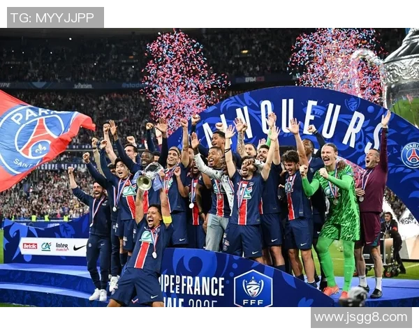 足球明星与欧冠荣耀的背后故事与精彩瞬间揭秘 足球明星与欧冠荣耀的背后故事与精彩瞬间揭秘