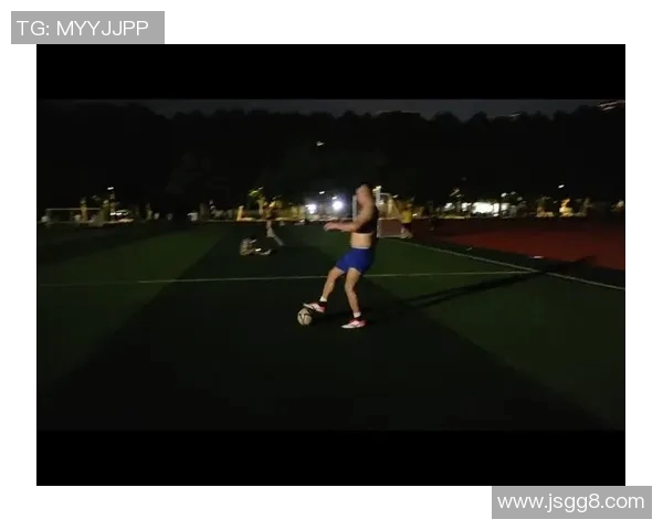 足球明星夜店狂欢夜揭秘与球场表现的背后故事