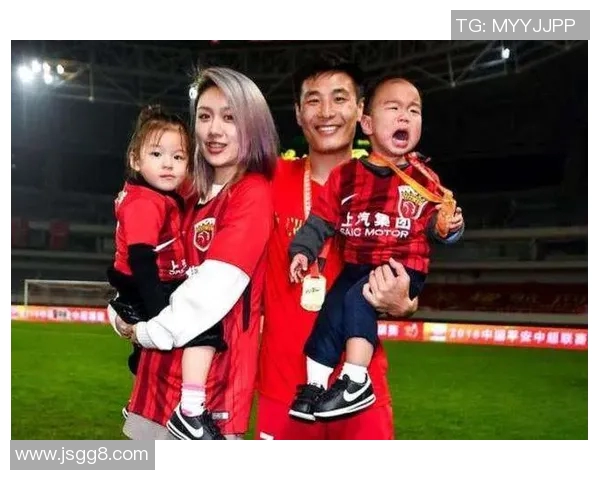 足球明星的前模特女友揭秘她的爱恋与时尚人生 足球明星的前模特女友揭秘她的爱恋与时尚人生