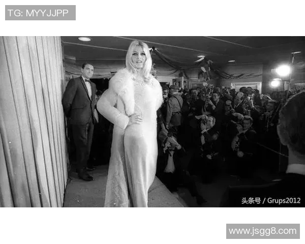 俄罗足球明星之前的辉煌岁月与成长历程揭秘